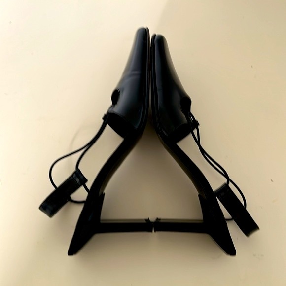 Vintage Anne Klein Shiny Black Leather Sling Back Shoes, sizes 6/7 - Picture 3 of 10